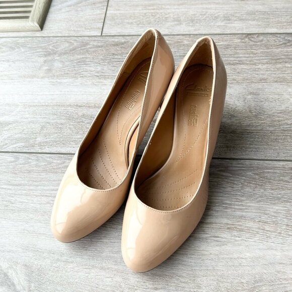 Clarks Soft Cushion Patent Leather Round Toe Pumps - Picture 1 of 16